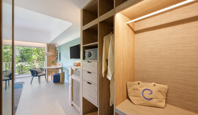 09 Premium Deluxe Pool View 02